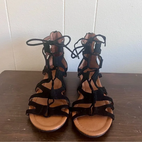 Crown Vintage Black Strappy Gladiator Sandals - Picture 2 of 6